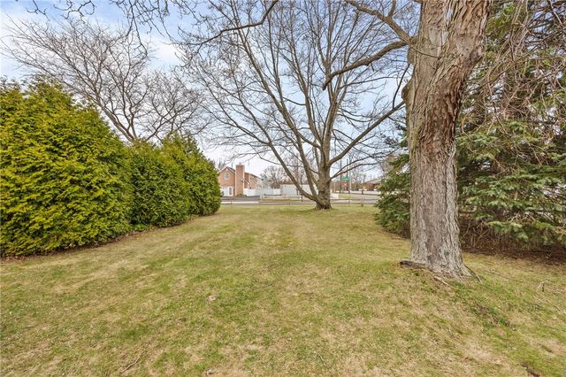 211 Pebbleview Drive, Greece, NY 14612