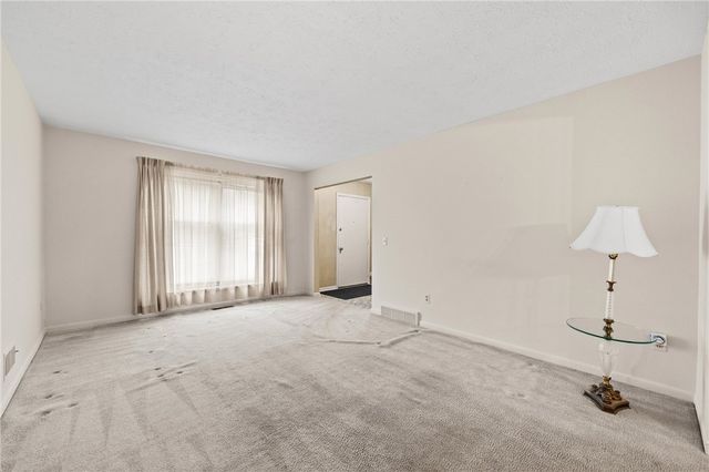 211 Pebbleview Drive, Greece, NY 14612