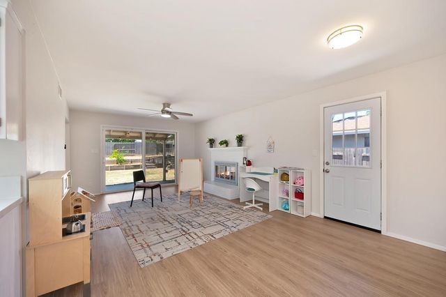 6253 Saint James Dr, Carmichael, CA 95608