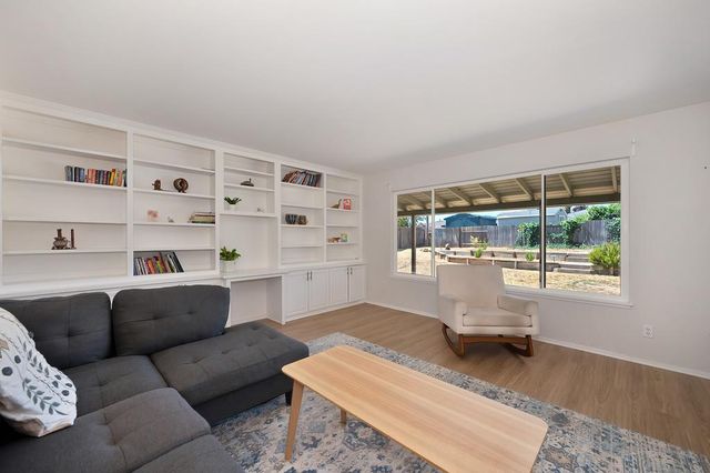 6253 Saint James Dr, Carmichael, CA 95608