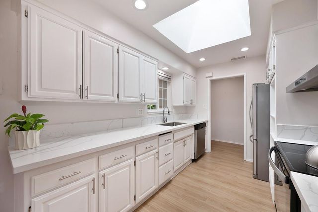 6253 Saint James Dr, Carmichael, CA 95608