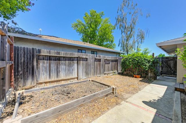 6253 Saint James Dr, Carmichael, CA 95608