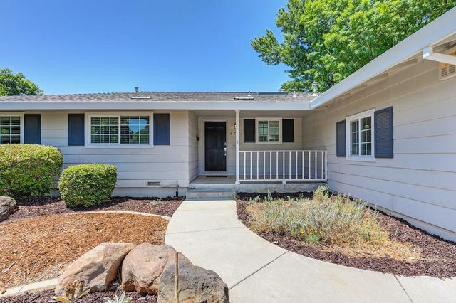 6253 Saint James Dr, Carmichael, CA 95608