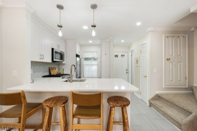 902 Wetherburn Ct, Raritan Twp., NJ 08822