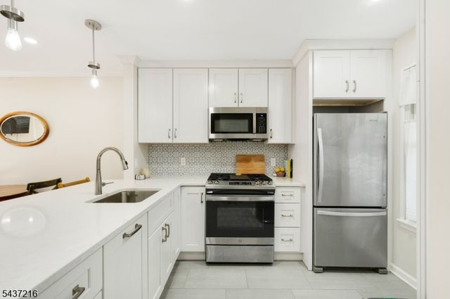 902 Wetherburn Ct, Raritan Twp., NJ 08822