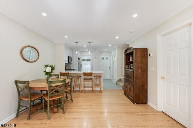 902 Wetherburn Ct, Raritan Twp., NJ 08822