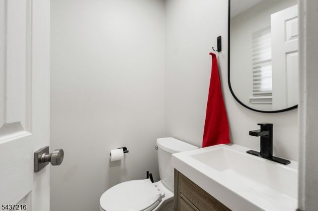 902 Wetherburn Ct, Raritan Twp., NJ 08822