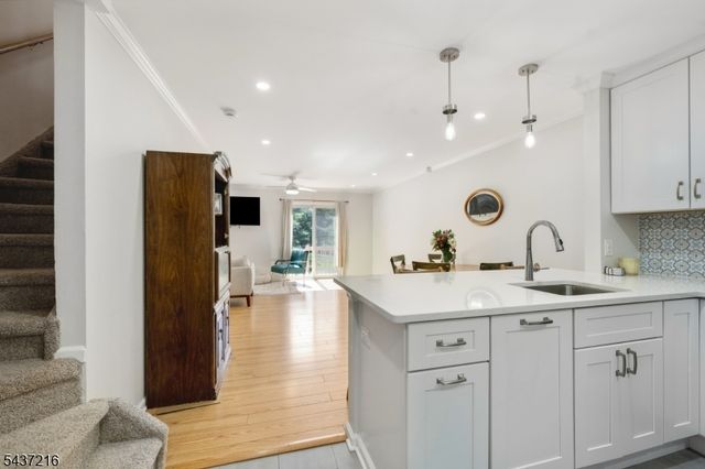 902 Wetherburn Ct, Raritan Twp., NJ 08822