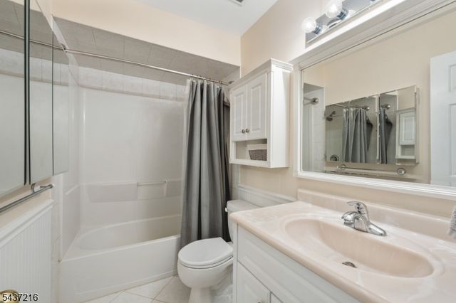 902 Wetherburn Ct, Raritan Twp., NJ 08822