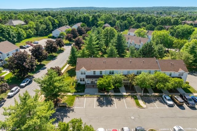 902 Wetherburn Ct, Raritan Twp., NJ 08822