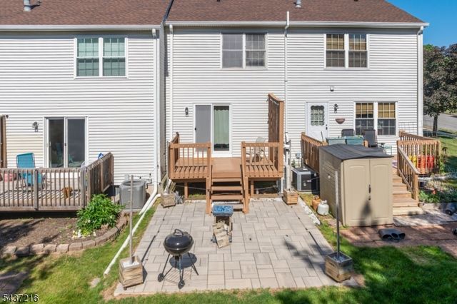 902 Wetherburn Ct, Raritan Twp., NJ 08822
