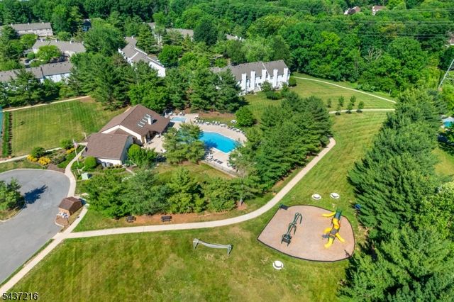 902 Wetherburn Ct, Raritan Twp., NJ 08822