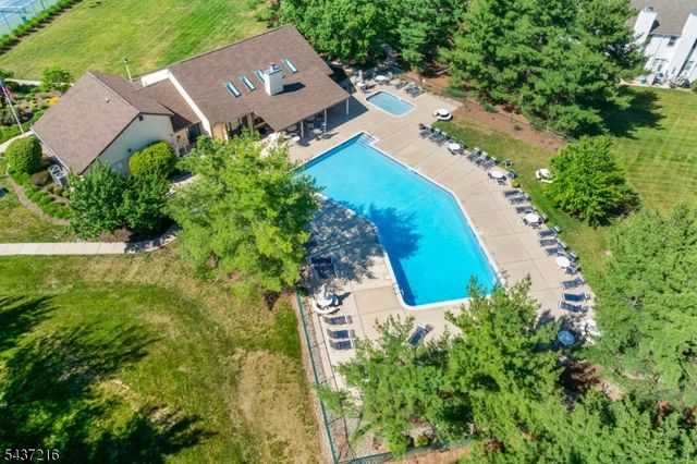 902 Wetherburn Ct, Raritan Twp., NJ 08822