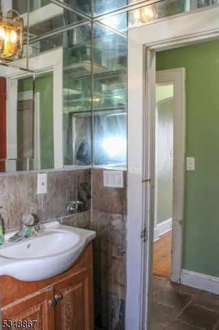 1231 Hamilton St, Franklin Twp., NJ 08873