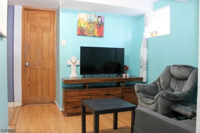 1231 Hamilton St, Franklin Twp., NJ 08873