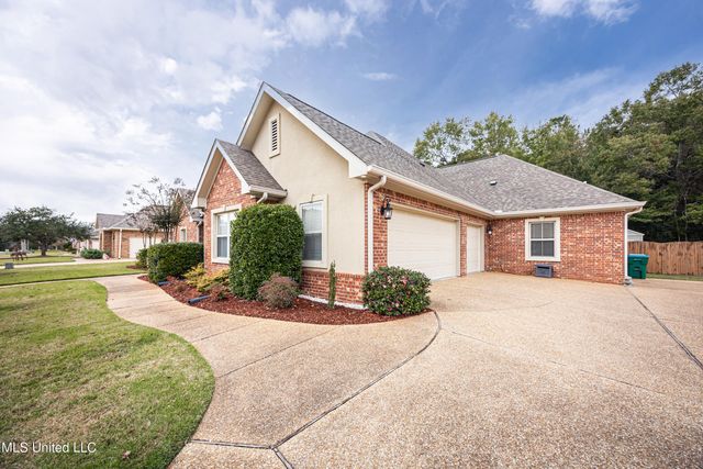 2119 Whitney Oaks Drive, Ocean Springs, MS 39564