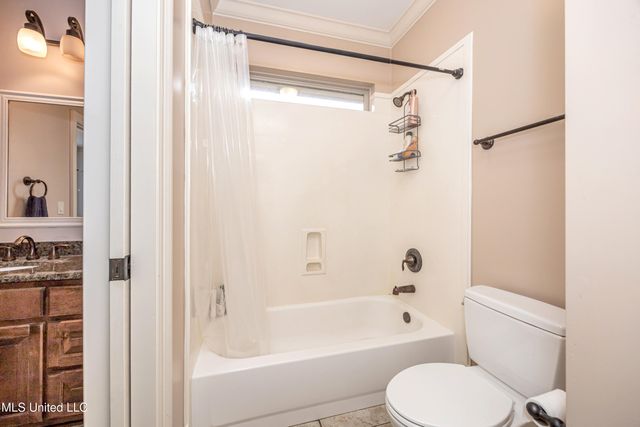 2119 Whitney Oaks Drive, Ocean Springs, MS 39564