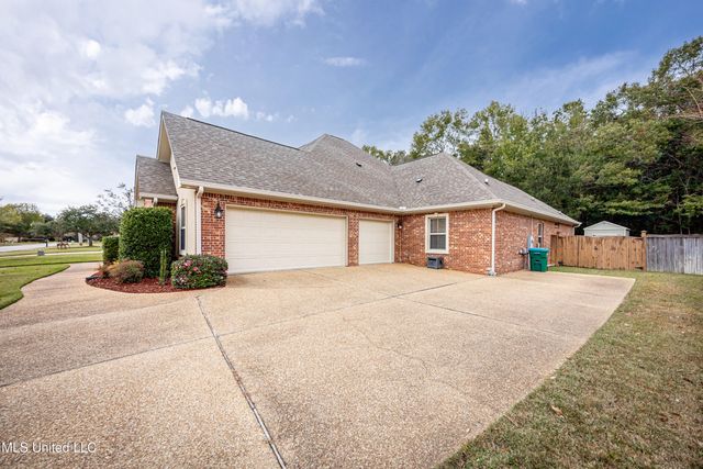 2119 Whitney Oaks Drive, Ocean Springs, MS 39564