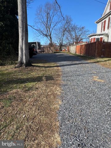 201 CAPON ST, Strasburg, VA 22657