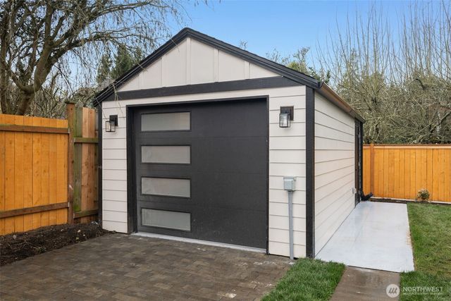 8711 28th Avenue NW, Seattle, WA 98117