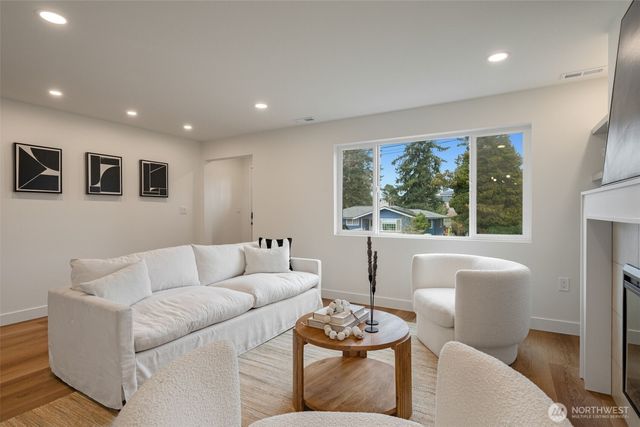 8711 28th Avenue NW, Seattle, WA 98117