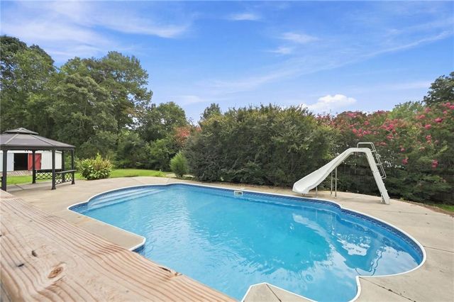 16 Wood Forest Drive SW, Cartersville, GA 30120