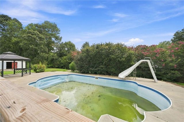 16 Wood Forest Drive SW, Cartersville, GA 30120