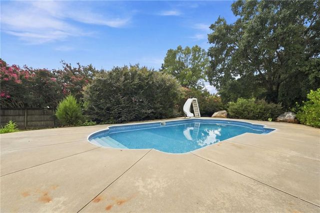 16 Wood Forest Drive SW, Cartersville, GA 30120