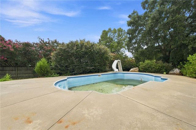 16 Wood Forest Drive SW, Cartersville, GA 30120