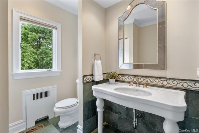 80 High Point Road, Scarsdale, NY 10583