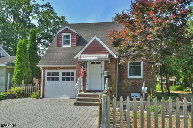 36 Grove St, Waldwick Boro, NJ 07463