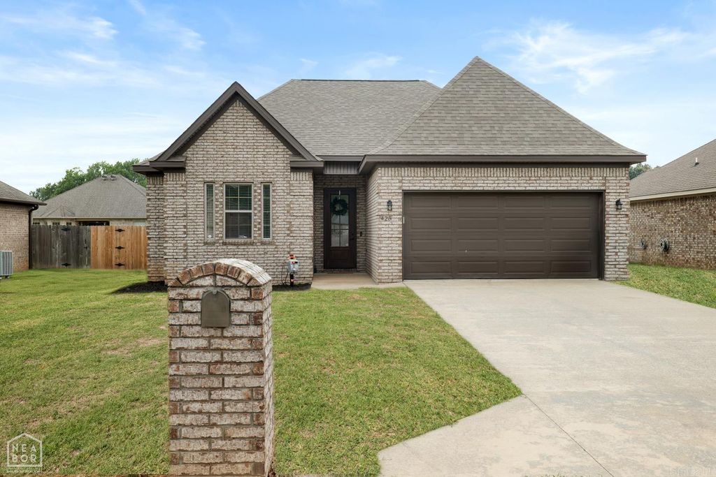425 Brookstone Drive, Jonesboro, AR 72404