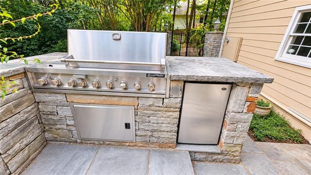2370 Friars Gate Drive, Lawrenceville, GA 30043