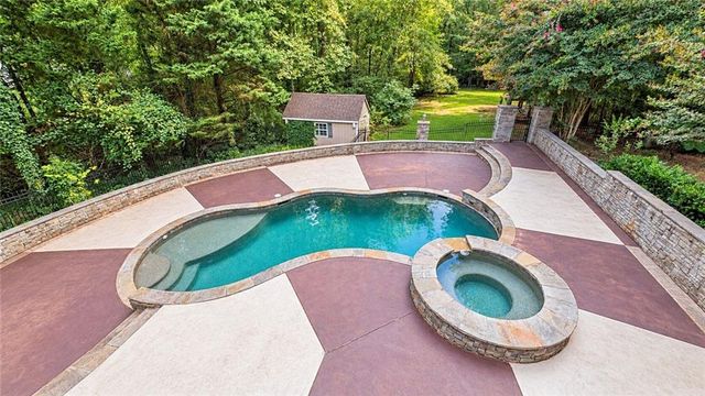 2370 Friars Gate Drive, Lawrenceville, GA 30043