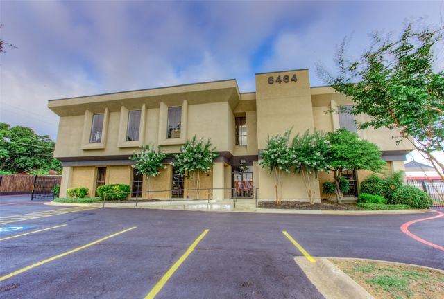 6464 Brentwood Stair Road, Fort Worth, TX 76112