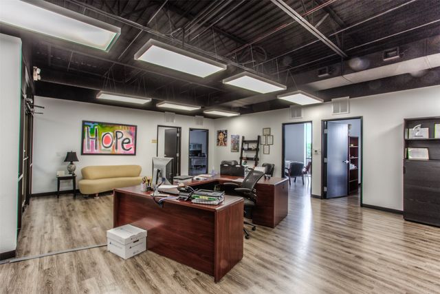 6464 Brentwood Stair Road, Fort Worth, TX 76112