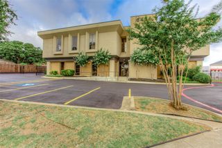 6464 Brentwood Stair Road, Fort Worth, TX 76112