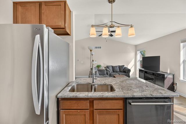 3107 Daisy Way, Burton, MI 48519