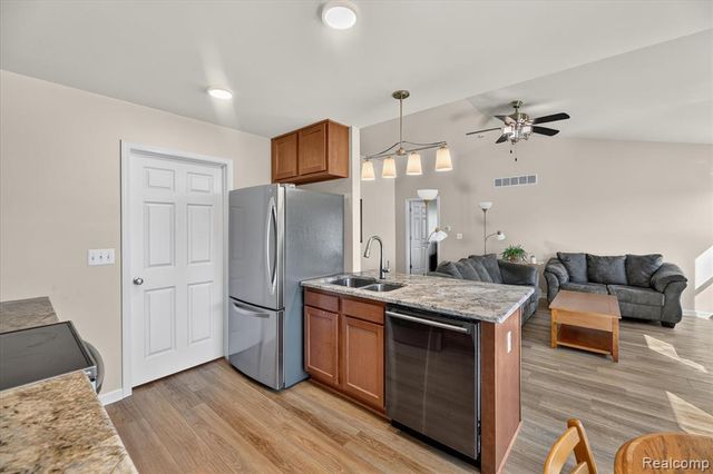3107 Daisy Way, Burton, MI 48519