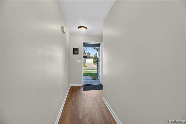 3107 Daisy Way, Burton, MI 48519