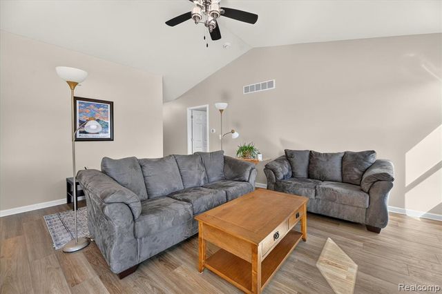 3107 Daisy Way, Burton, MI 48519