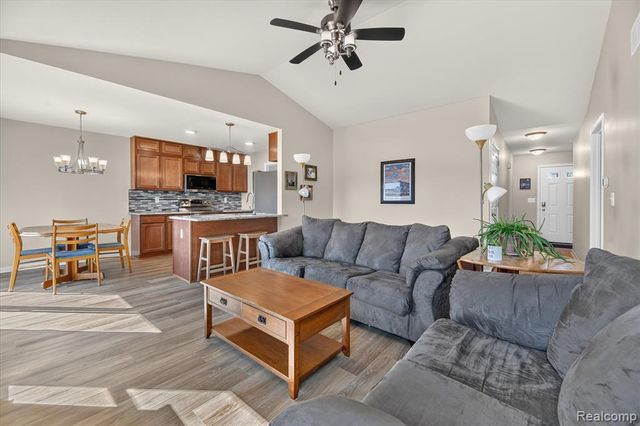 3107 Daisy Way, Burton, MI 48519