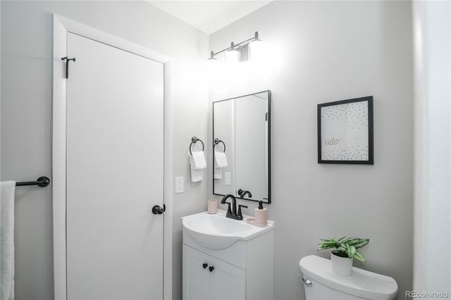 842 S Worchester Street, Aurora, CO 80012