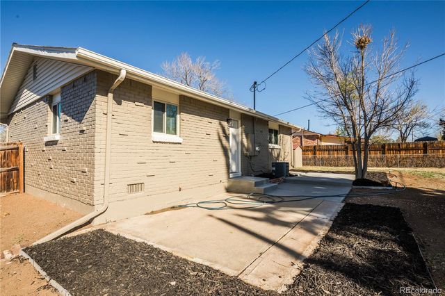 842 S Worchester Street, Aurora, CO 80012
