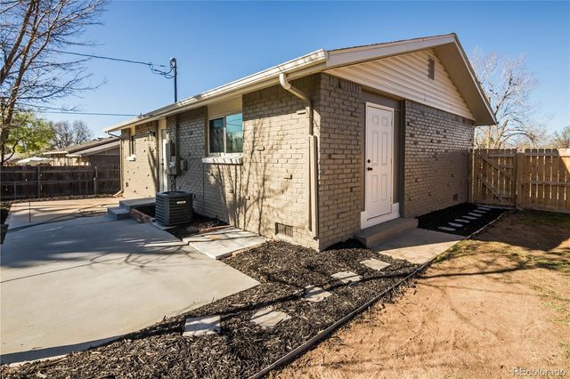 842 S Worchester Street, Aurora, CO 80012