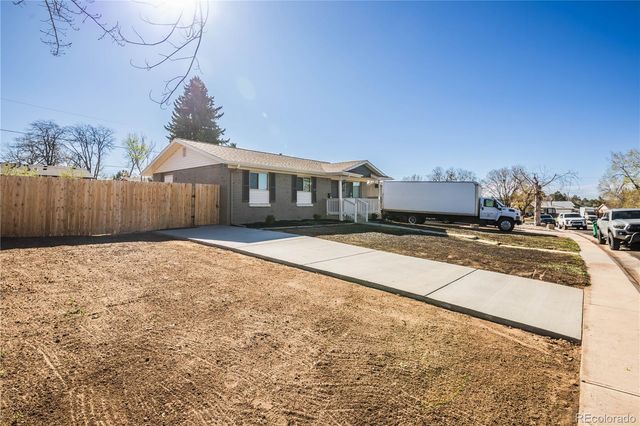 842 S Worchester Street, Aurora, CO 80012