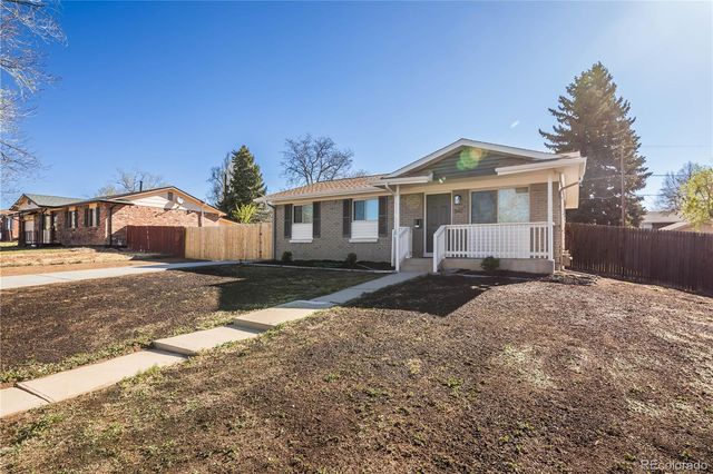 842 S Worchester Street, Aurora, CO 80012
