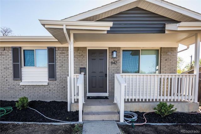 842 S Worchester Street, Aurora, CO 80012