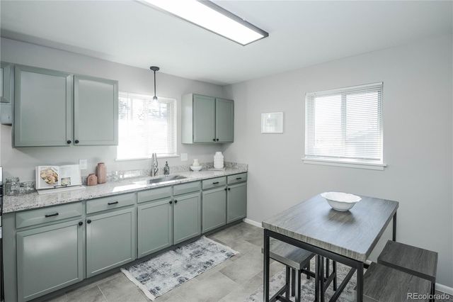 842 S Worchester Street, Aurora, CO 80012