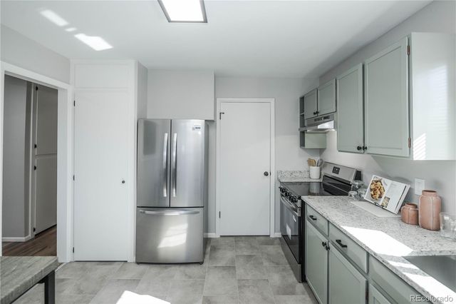 842 S Worchester Street, Aurora, CO 80012